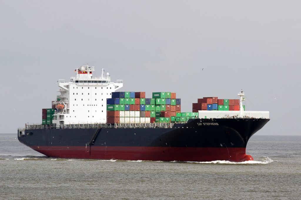 Das Containerschiff CAP STEPHENS aufgenommen am 13.07.10 bei Cuxhaven Hhe Steubenhft