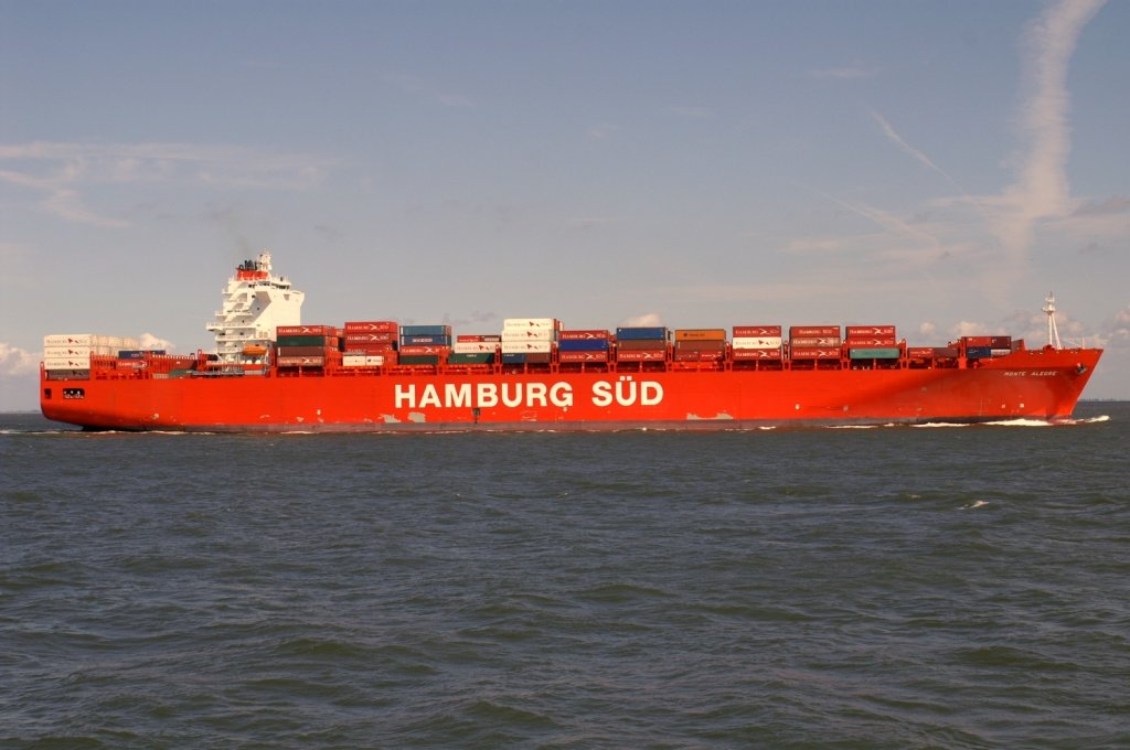 Das Containerschiff Monte Alegre aufgenommen bei bei Cuxhaven Hhe Steubenhft am 16.08.2009