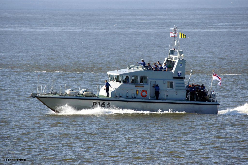 HMS Example aufgenommen am 19.07.10 bei Cuxhaven Hhe Steubenhft