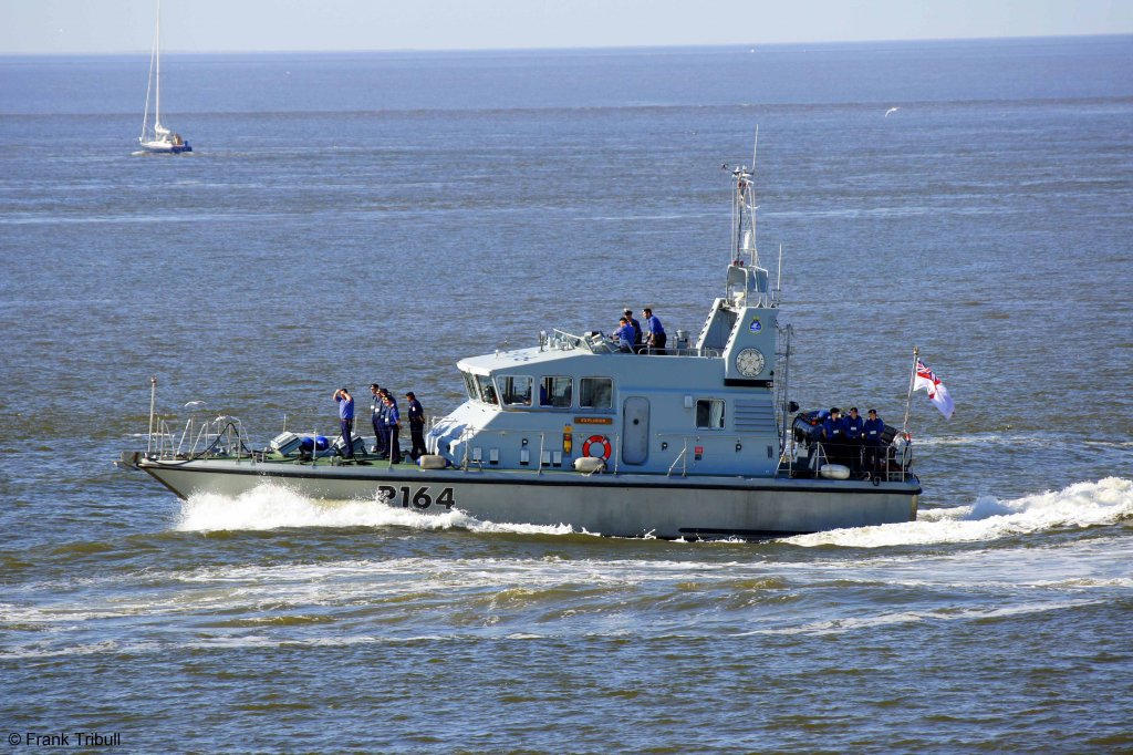 HMS Explorer aufgenommen am 19.07.10 bei Cuxhaven Hhe Steubenhft