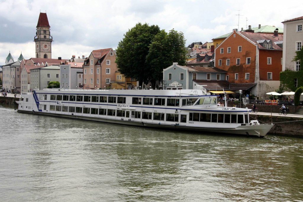 STADT LINZ am 12.06.2011 auf der Donau bei Passau