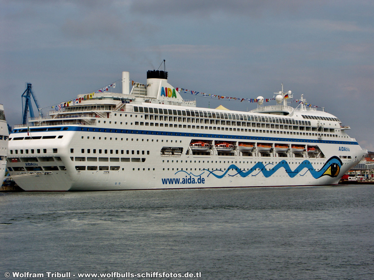 AIDAblu am 26.08.2006 bei Kiel Höhe Cruise-Terminal