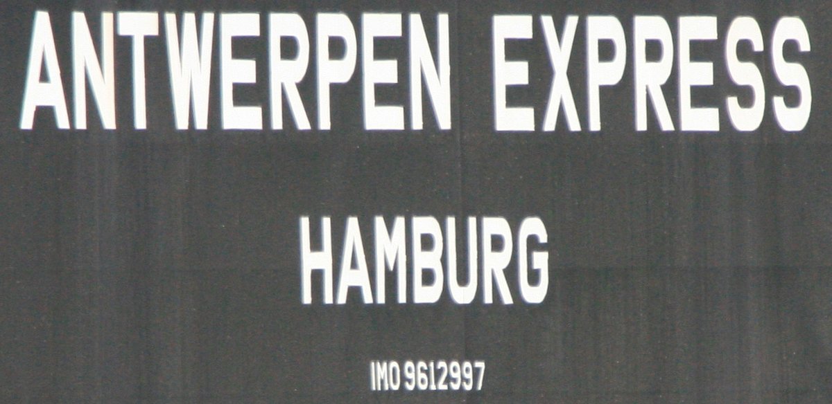 ANTWERPEN EXPRESS am 22. August 2013 bei Hamburg-Finkenwerder Höhe Rüschpark