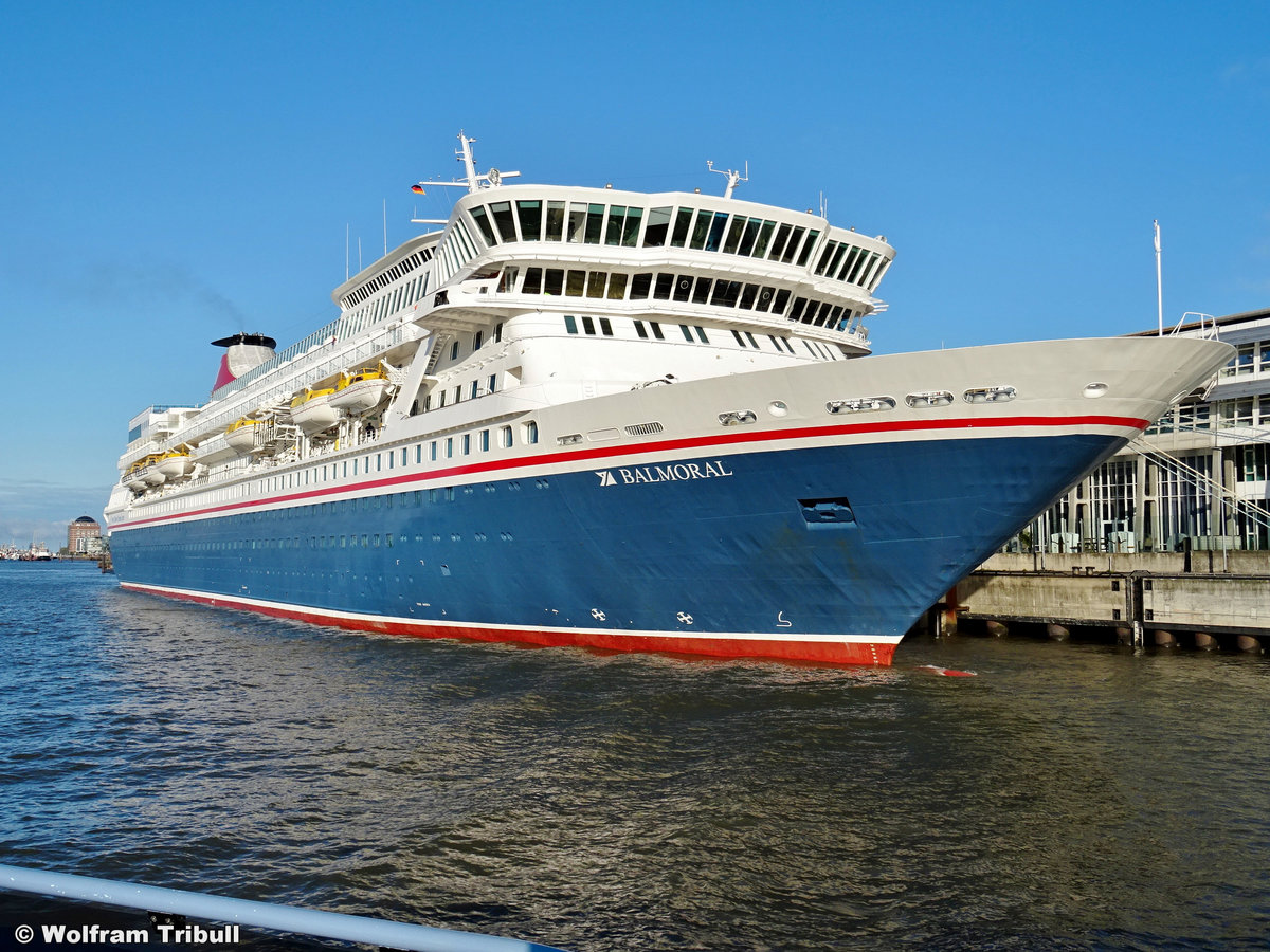 BALMORAL aufgenommen am 03. Oktober 2019 bei Hamburg Höhe Cruise Terminal Altona