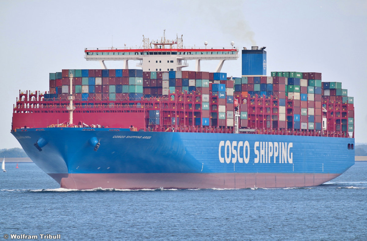 COSCO SHIPPING ARIES am 29.07.2018 bei Cuxhaven Höhe Steubenhöft