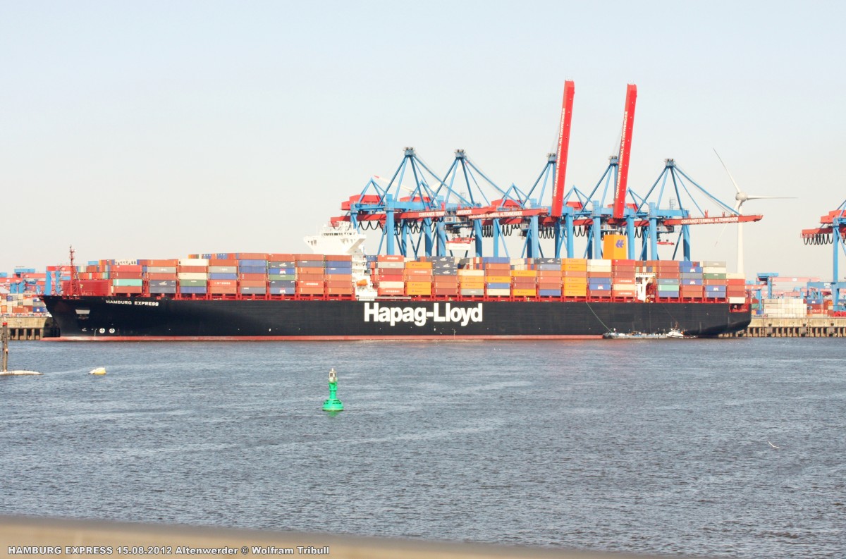 HAMBURG EXPRESS aufgenommen bei Hamburg-Altenwerder beim Erstanlauf in den Hamburger Hafen am 15.08.2012