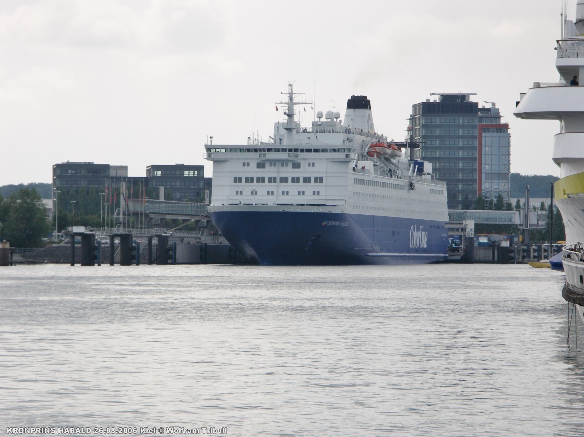 KRONPRINS HARALD am 26.08.2006 im Hafen von Kiel