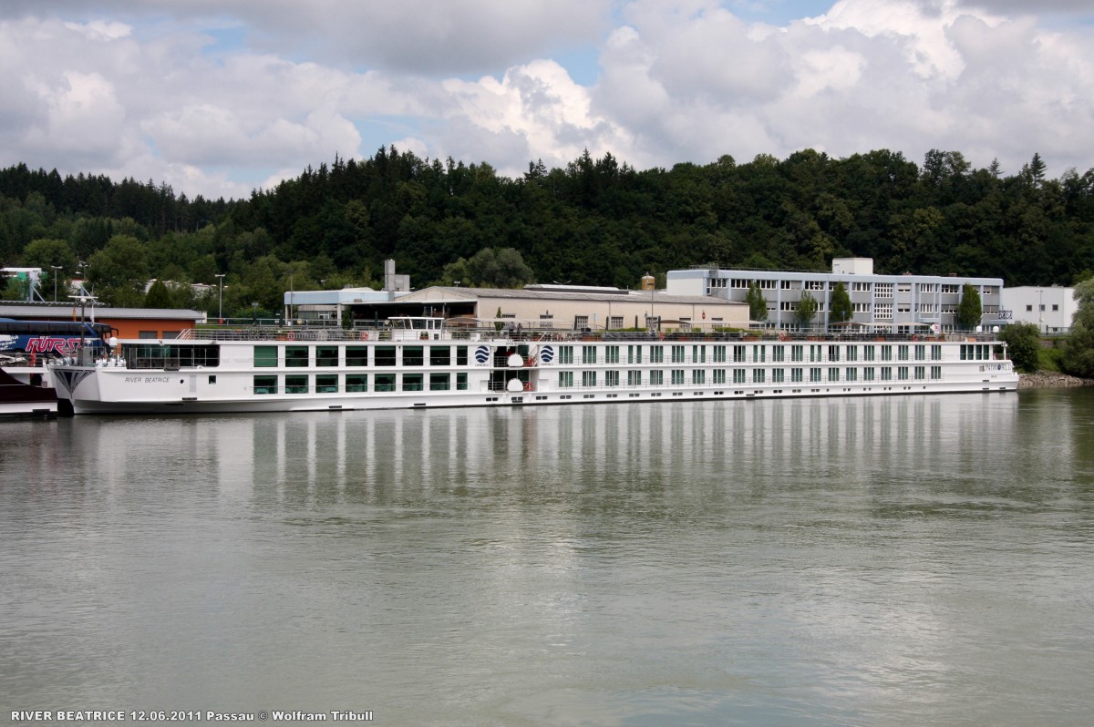 RIVER BEATRICE am 12.06.2011 auf der Donau bei Passau-Lindau