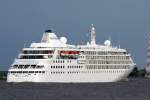 Das Kreuzfahrtschiff Silver Cloud aufgenommen am 17.07.10 bei Stade H�he Stadersand