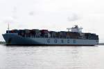 Das Containerschiff COSCO Taicang aufgenommen am 17.07.10 bei Stade H�he Stadersand