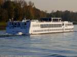 RIVER AMBASSADOR aufgenommen am 01.11.2014 auf dem Rhein bei Rhinau (Frankreich)