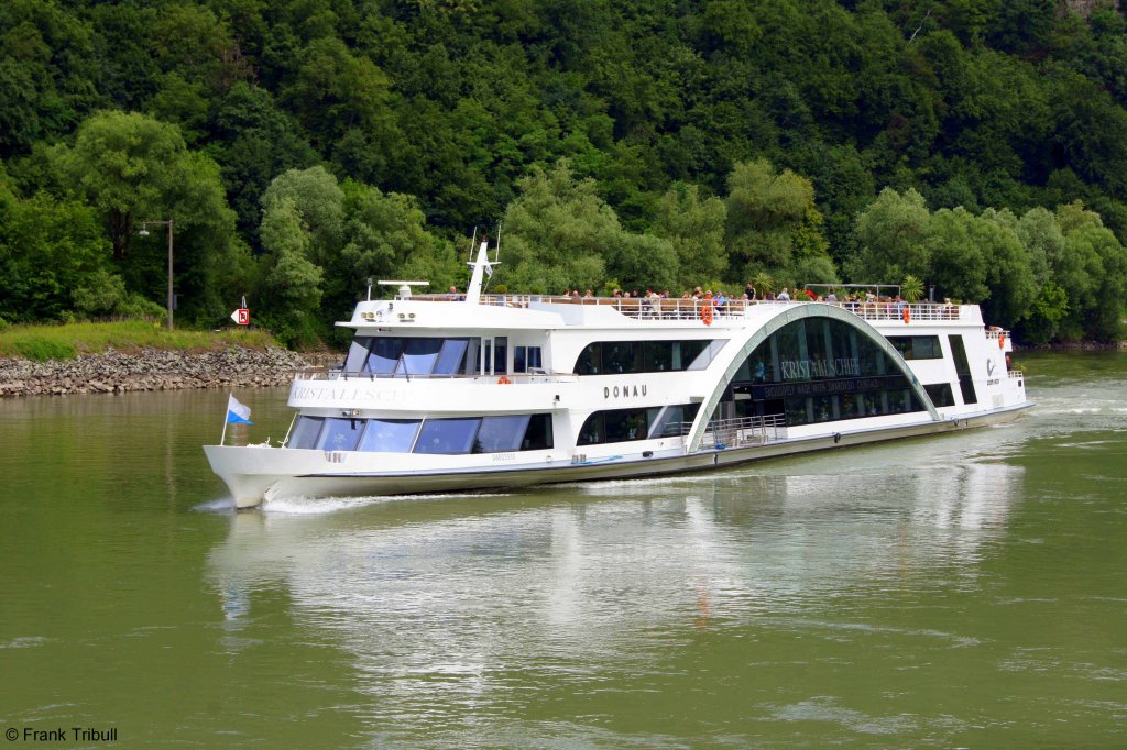 KRISTALLSCHIFF DONAU am 12.06.2011 auf der Donau bei Passau-Lindau