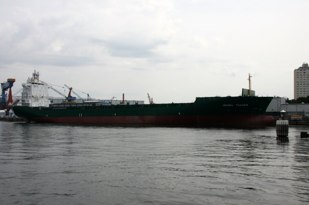 MOSEL TRADER aufgenommen im Kieler Hafen Hhe HDW am 08.08.2009