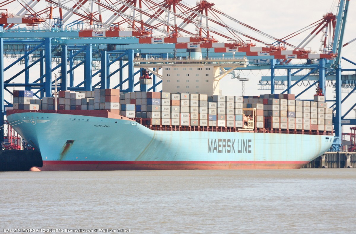 EVELYN MAERSK am 12.08.2012 bei Bremerhaven Höhe Container Terminal NTB