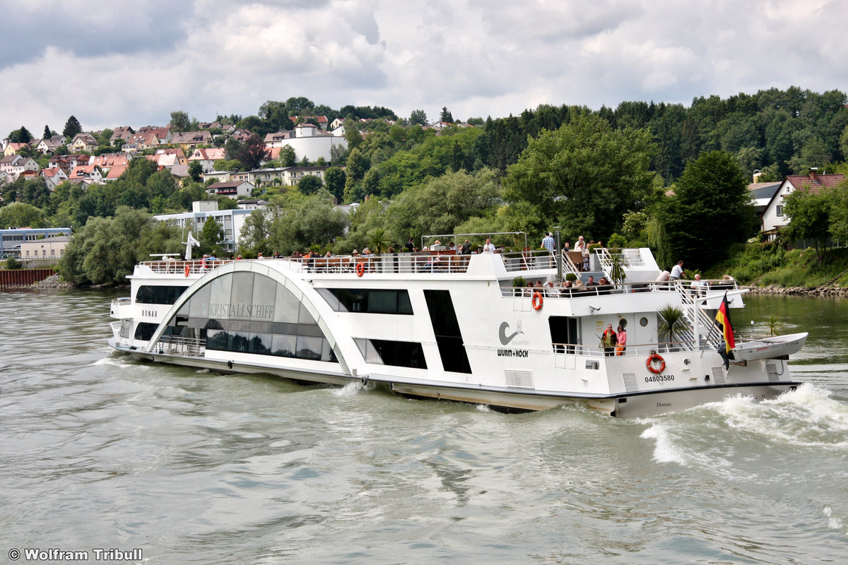 KRISTALLSCHIFF DONAU am 12. Juni 2011 auf der Donau bei Passau-Lindau