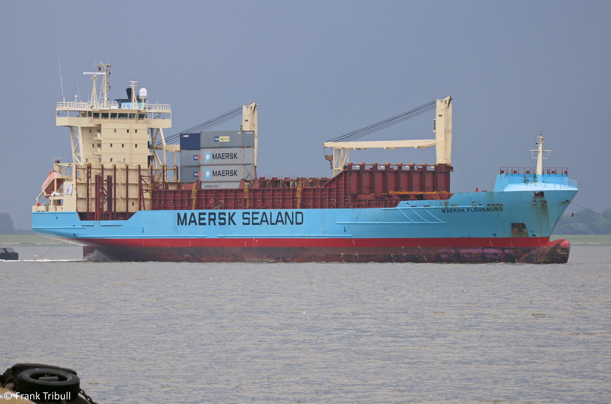 Maersk Flensburg aufgenommen am 12.07.2010 bei Bremerhaven Höhe Nordschleuse