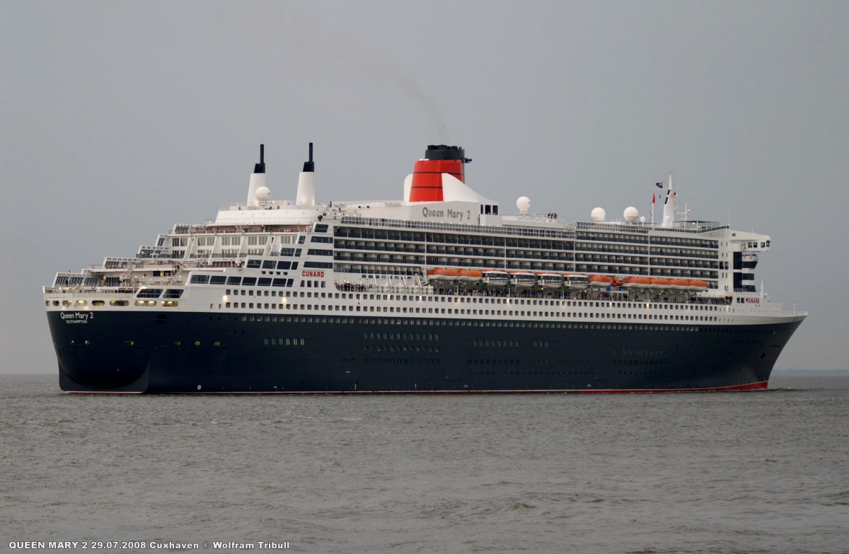 QUEEN MARY 2 am 29.07.2008 bei Cuxhaven Hhe Steubenhft