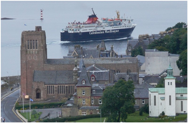 Die Isle of Mull der Caledonian McBrayne l�uft aus Oban aus. (09.08.2008)