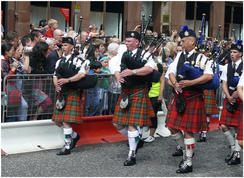 Drums and pipes an einem Umzug anl�sslich des Fringe Comedy Festivals und des ber�hmten Military Tattoo in Edinburgh. (03.08.2008)
