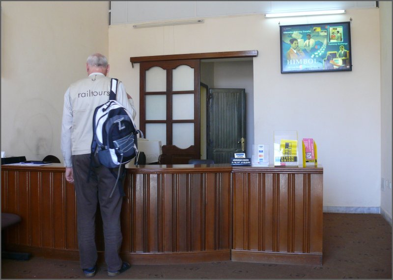 Eine wichtige Institution im Land ist der Himbol Exchange Schalter, denn Bancomaten sucht man in Eritrea vergeblich. Nur Bares ist Wahres ist hier die Devise. (26.10.2008)