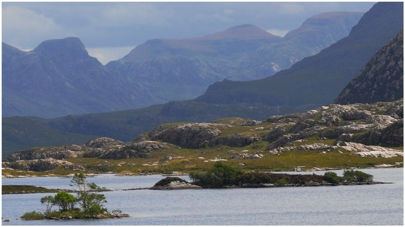 Kleines Loch bei Gairloch in einer Gegend, die sich Wester Ross nennt. (06.08.2008)