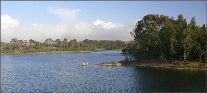 K�nstlicher Wasserspeicher ausserhalb Asmaras und Brutgebiet zahlreicher Vogelarten. (27.10.2008)
