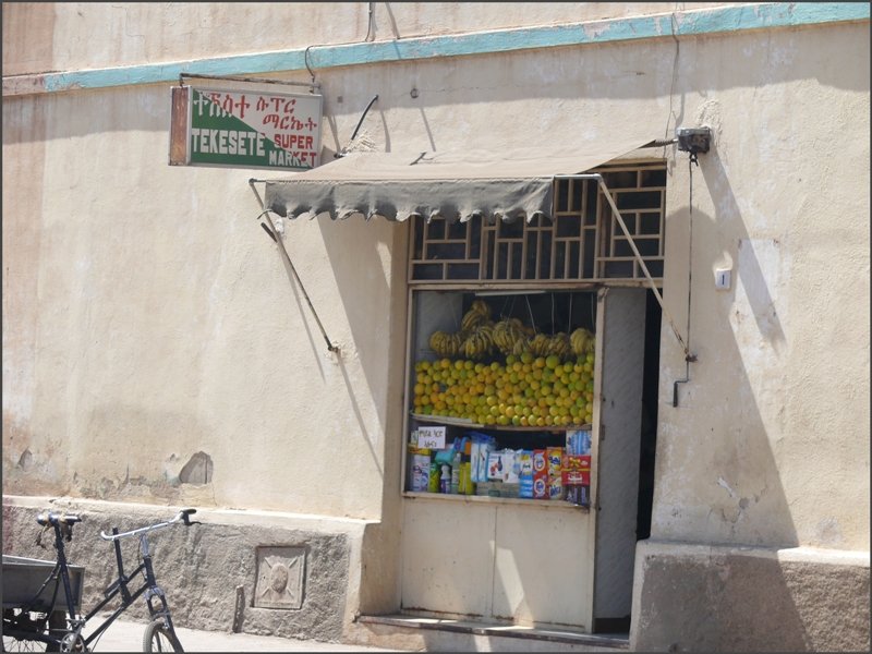 Super Market in Asmara. Zum Gl�ck gibts immer wieder Bananen. (26.10.2008)