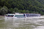 AMAVERDE aufgenommen am 12.06.2011 auf der Donau zwischen der Schiffsschleuse Jochenstein (AUT) und Engelhartszell (AUT)