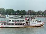 Das Fahrgastschiff Domspatz aufgenommen am Rhein bei Köln.